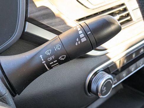 Used 2024 Nissan Altima 2.5 SV image 24