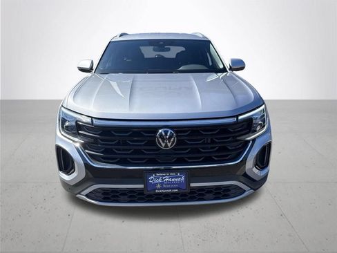Used 2024 Volkswagen Atlas Cross Sport SE AWD/4WD image 2