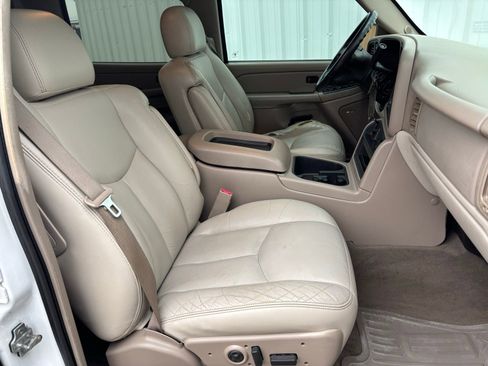 Used 2005 Chevrolet Avalanche Z71 w/ Preferred Equipment Group image 35