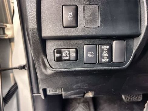 Used 2021 Toyota Tacoma SR5 w/ Trail Edition image 28