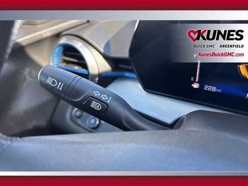 Used 2025 Chevrolet Trax LT image 22