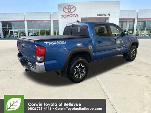 Used 2017 Toyota Tacoma TRD Off-Road image 5