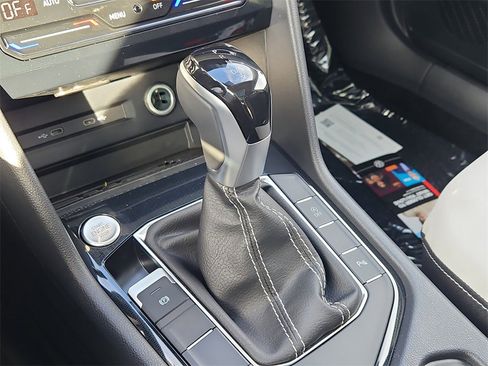 New 2025 Volkswagen Taos SE image 18