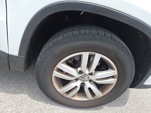 Used 2017 Volkswagen Tiguan S AWD/4WD image 2