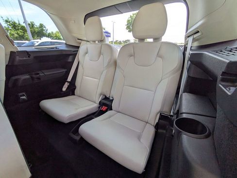 Used 2024 Volvo XC90 B5 Plus w/ Protection Package AWD/4WD image 18