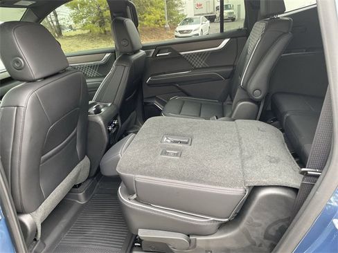 Used 2025 GMC Acadia Denali w/ Super Cruise Package image 14