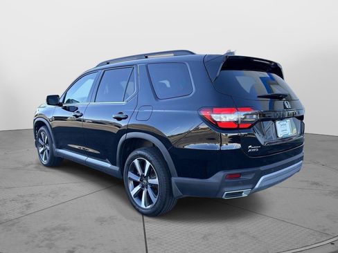 Certified 2023 Honda Pilot Touring image 3