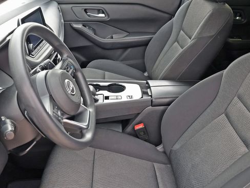 Used 2024 Nissan Rogue SV FWD image 14