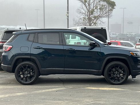 New 2026 Jeep Compass Latitude image 3