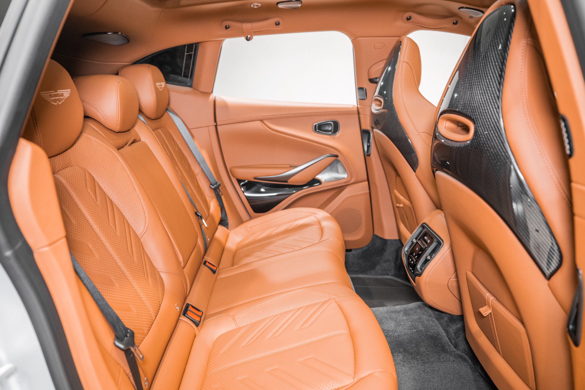 Used 2026 Aston Martin DBX S AWD/4WD image 17