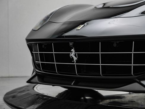 Used 2017 Ferrari F12 Berlinetta RWD image 39