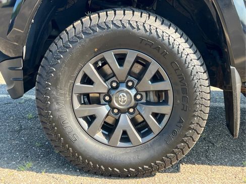 Used 2020 Toyota Tacoma SR5 AWD/4WD image 31