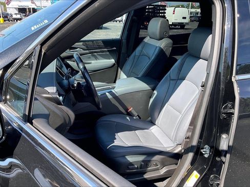 Used 2022 Buick Enclave Premium w/ Experience Buick Package FWD image 22