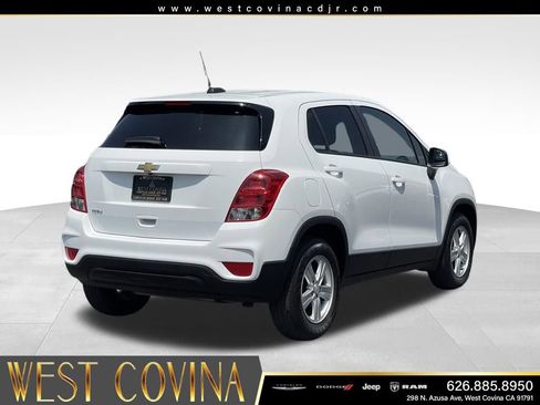 Used 2022 Chevrolet Trax LS w/ Tint and Cruise Package FWD image 5
