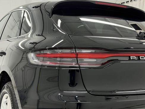 Certified 2025 Porsche Macan AWD/4WD image 18