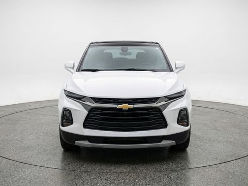 Used 2025 Chevrolet Blazer LT FWD image 2