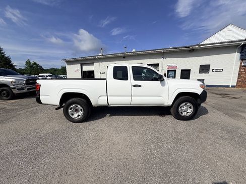 Used 2019 Toyota Tacoma SR RWD image 14