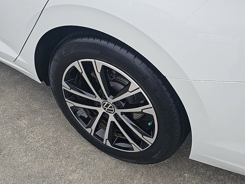 Used 2024 Volkswagen Jetta Sport image 8