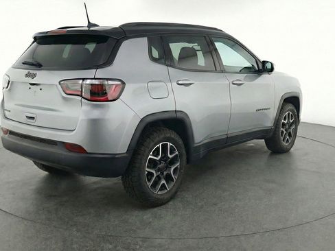 Used 2025 Jeep Compass Trailhawk image 9