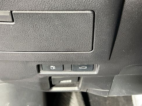 Used 2023 Lexus ES 300h w/ Premium Package image 10