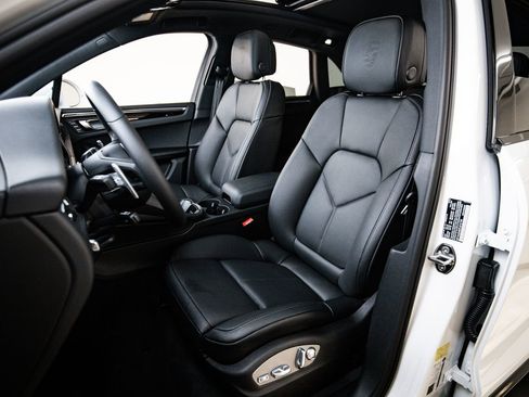 New 2026 Porsche Macan AWD/4WD image 5