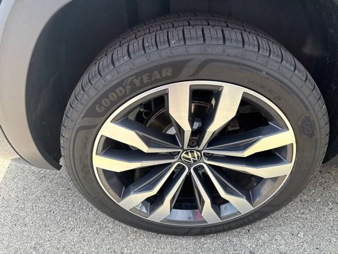 Used 2021 Volkswagen Atlas SEL R-Line AWD/4WD image 13