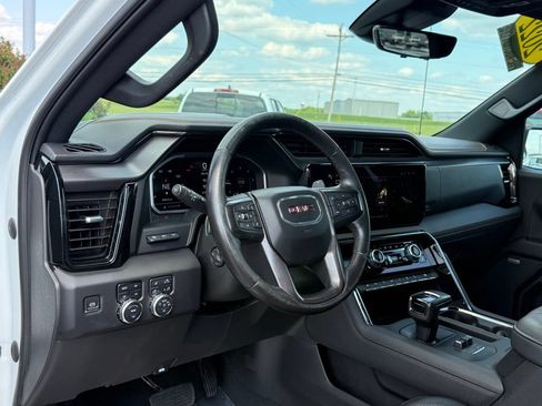 Used 2022 GMC Sierra 1500 AT4 w/ AT4 Premium Package AWD/4WD image 4