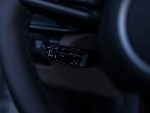 Used 2025 Porsche 911 Carrera image 38