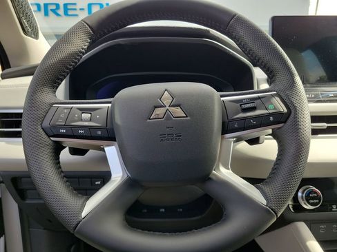 New 2025 Mitsubishi Outlander SE image 14