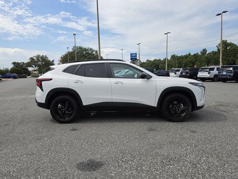 New 2026 Chevrolet Trax LT w/ Sunroof Package FWD image 3
