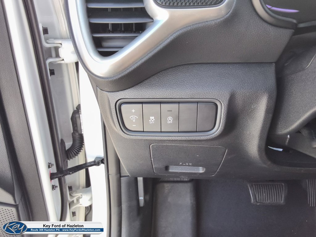 Used 2025 Kia Soul LX FWD image 23