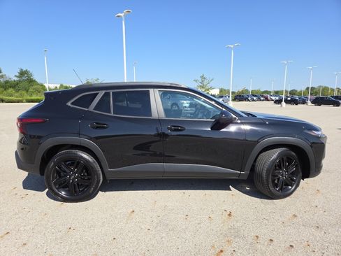 Used 2024 Chevrolet Trax ACTIV w/ Sunroof Package FWD image 18