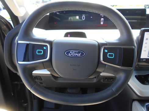 Used 2025 Ford Expedition Active AWD/4WD image 16