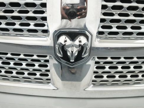 Used 2017 RAM 1500 Laramie AWD/4WD image 12