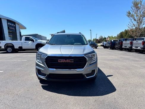 Used 2023 GMC Terrain SLE w/ Driver Convenience Package AWD/4WD image 4