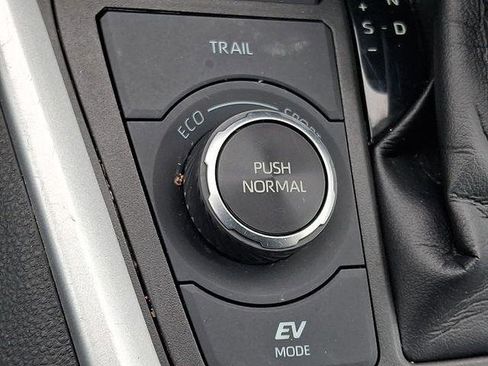 Certified 2021 Toyota RAV4 LE image 22