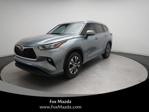 Used 2020 Toyota Highlander XLE FWD image 1