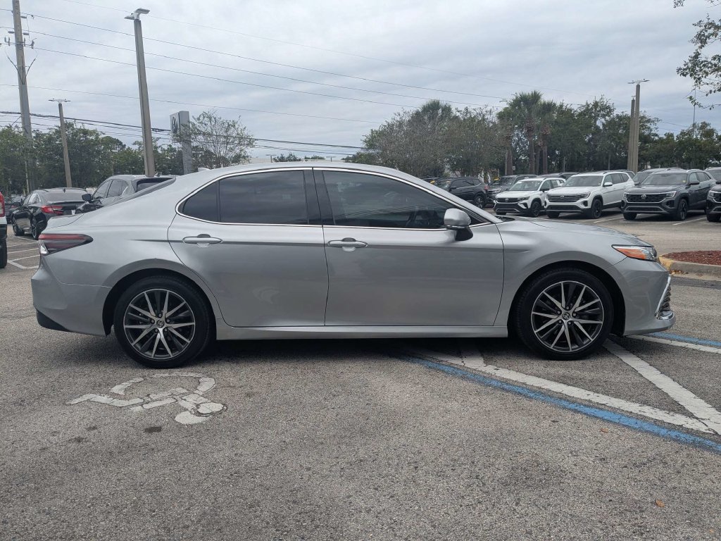 Used 2022 Toyota Camry XLE FWD image 7