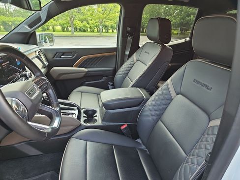 Used 2025 GMC Canyon Denali AWD/4WD image 18