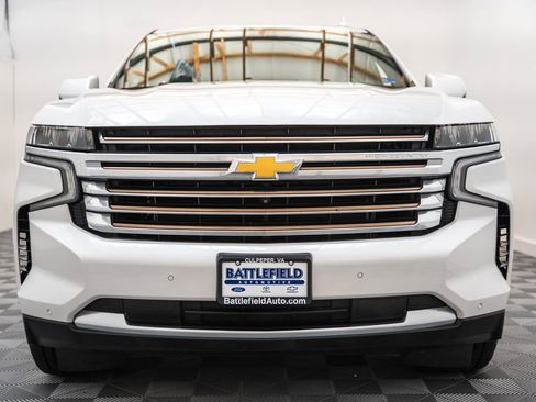 Used 2024 Chevrolet Suburban High Country AWD/4WD image 2