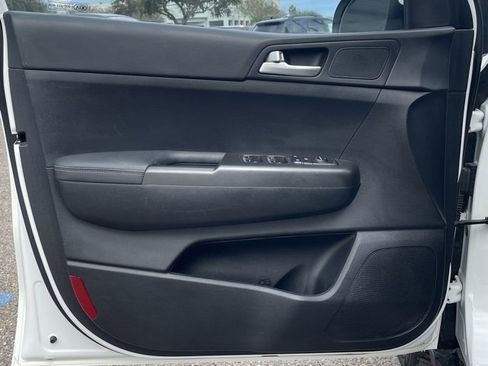 Used 2021 Kia Sportage LX image 7