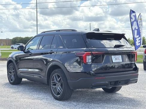 Used 2025 Ford Explorer ST-Line w/ ST-Line Street Pack AWD/4WD image 10