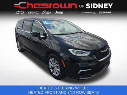 Used 2024 Chrysler Pacifica Touring-L w/ Uconnect Theater Family Group