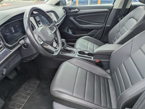 Used 2024 Volkswagen Jetta SE FWD image 8