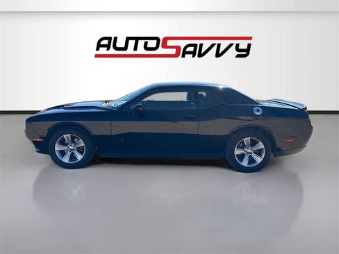 Used 2021 Dodge Challenger SXT image 4