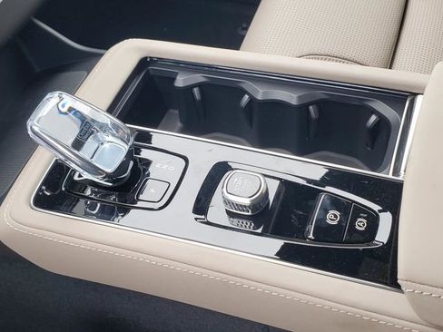 New 2026 Volvo XC90 B6 Ultra w/ Protection Package Premier AWD/4WD image 24