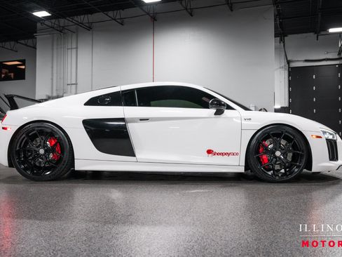 Used 2018 Audi R8 V10 w/ Premium Package RWD image 6