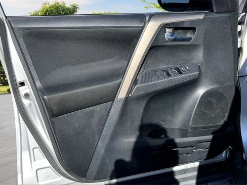 Used 2015 Toyota RAV4 XLE image 19