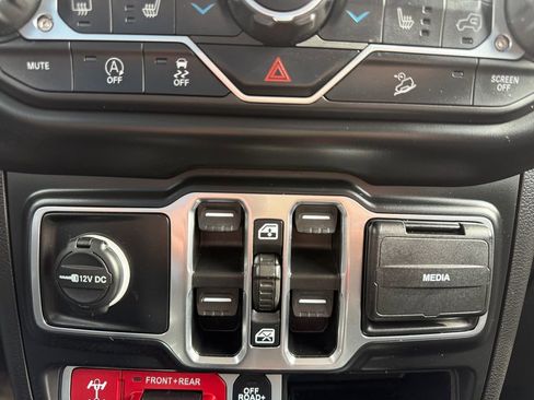 Certified 2021 Jeep Wrangler Unlimited Rubicon image 28