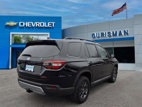 Used 2023 Honda Pilot TrailSport image 3